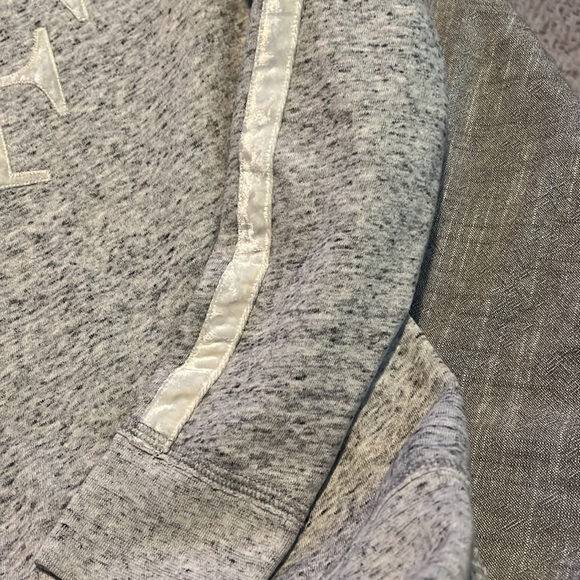 Abercrombie & Fitch gray logo sweatshirt with velour stripe sleeve detail - Picture 4 of 5